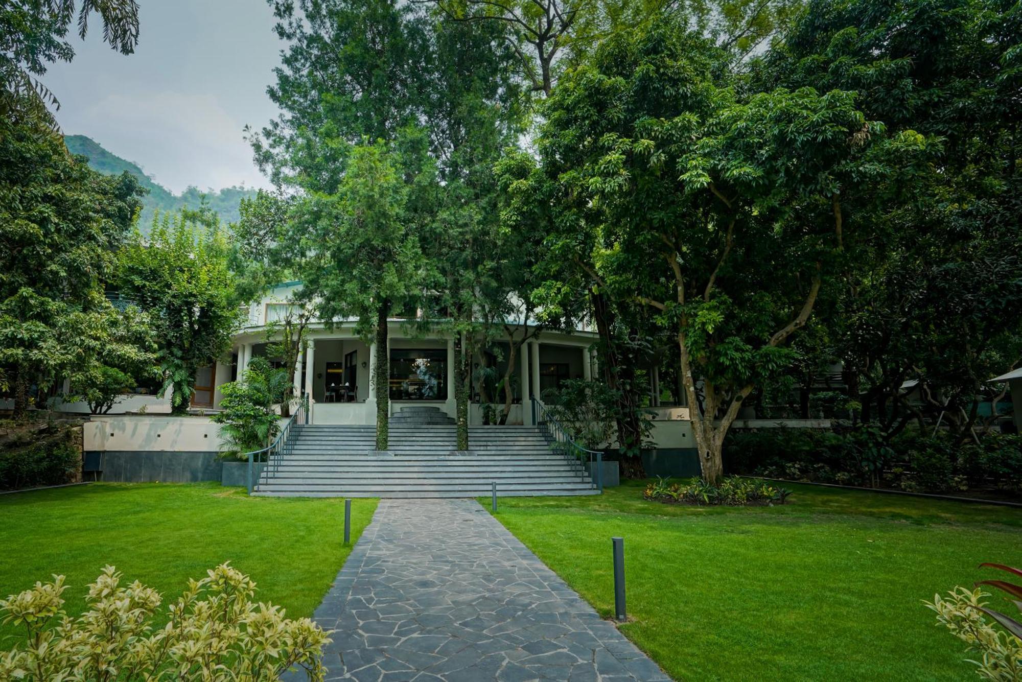 Hotel Anand Kashi By The Ganges Rishikesh - Ihcl Seleqtions Sirasu Exterior foto