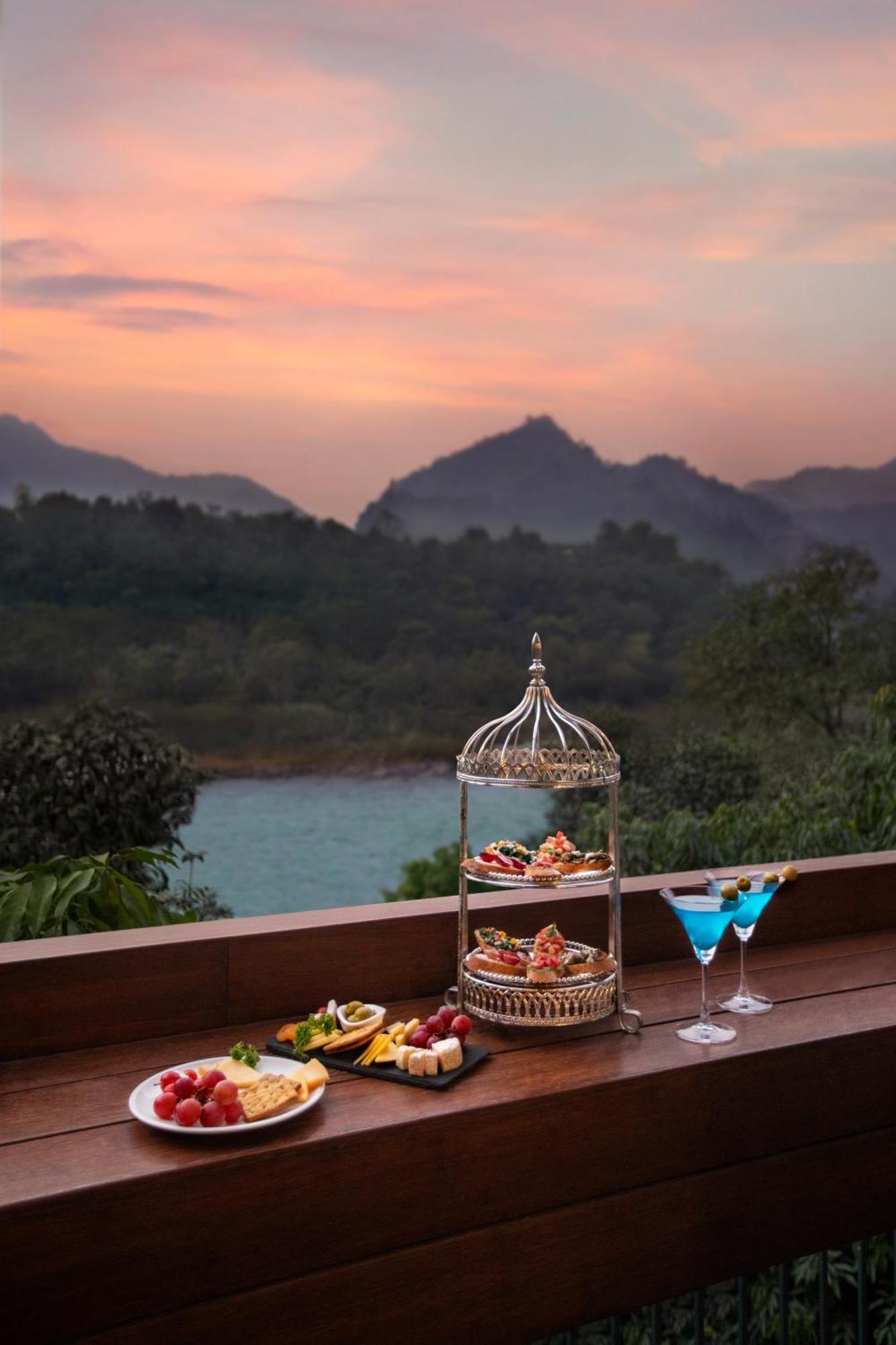 Hotel Anand Kashi By The Ganges Rishikesh - Ihcl Seleqtions Sirasu Exterior foto