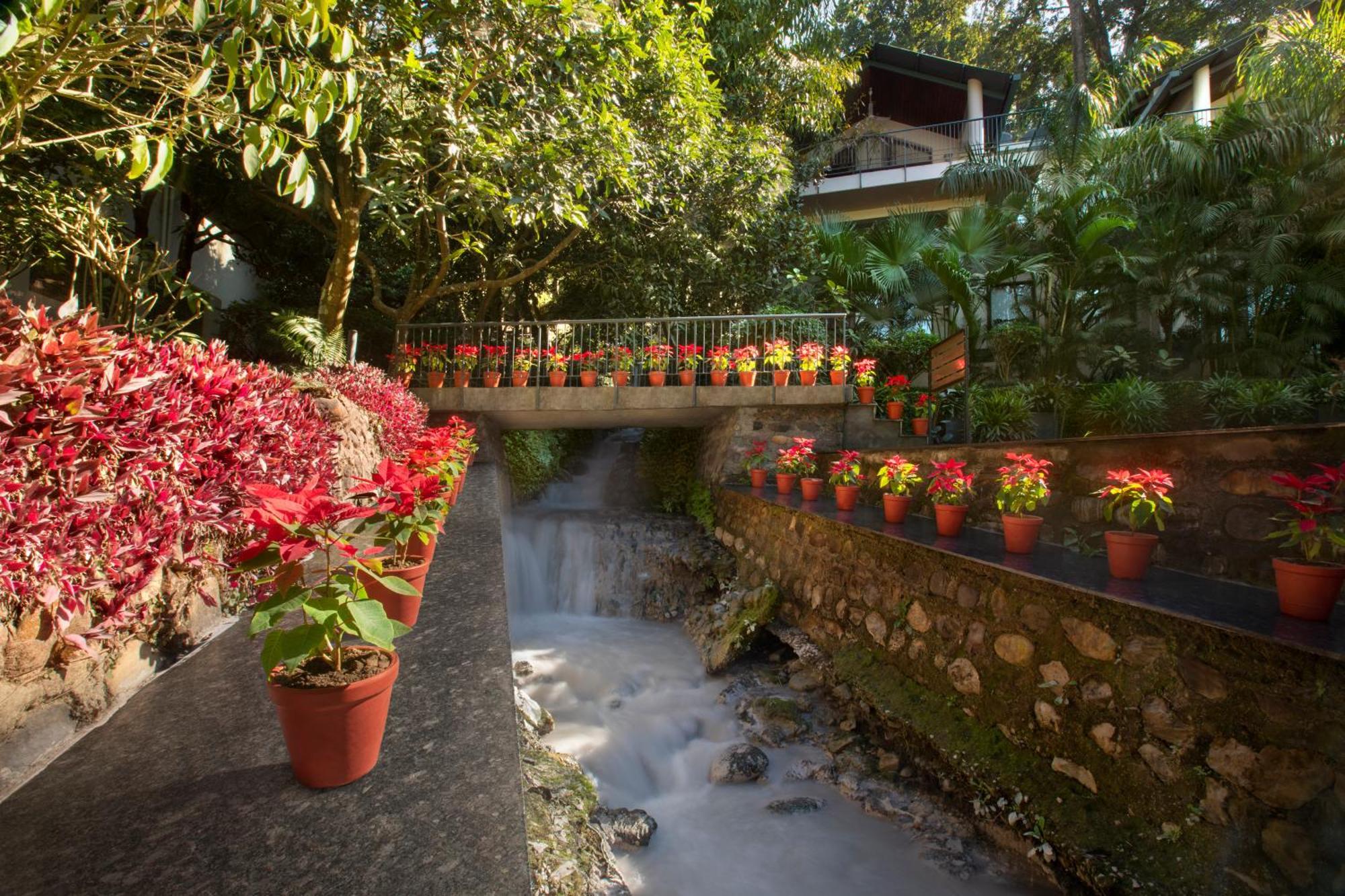 Hotel Anand Kashi By The Ganges Rishikesh - Ihcl Seleqtions Sirasu Exterior foto